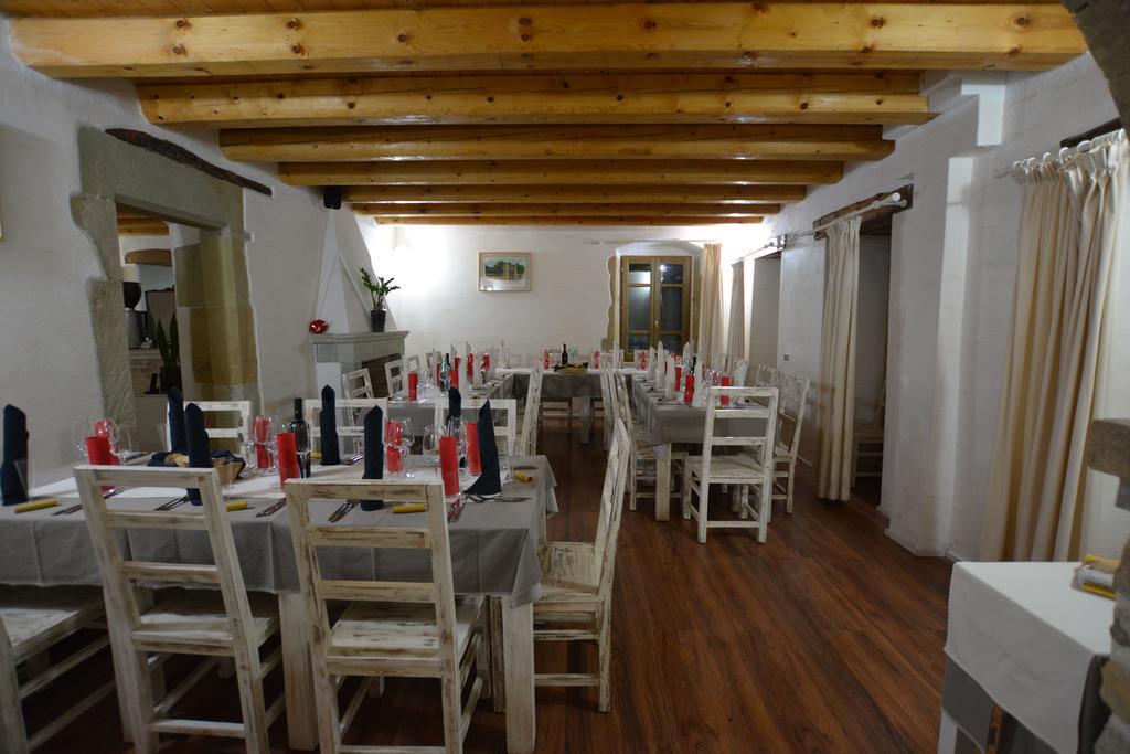 Abas Ristorante Pizzeria Affittacamere Ales Exterior photo