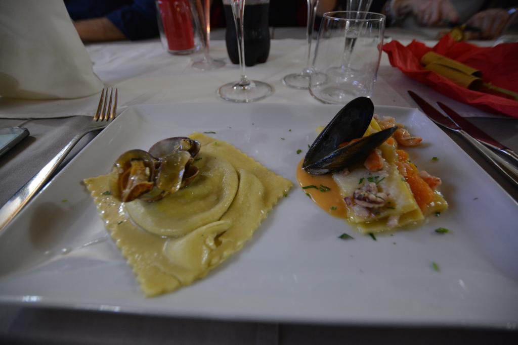 Abas Ristorante Pizzeria Affittacamere Ales Exterior photo