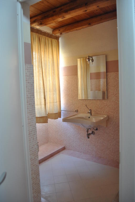 Abas Ristorante Pizzeria Affittacamere Ales Room photo
