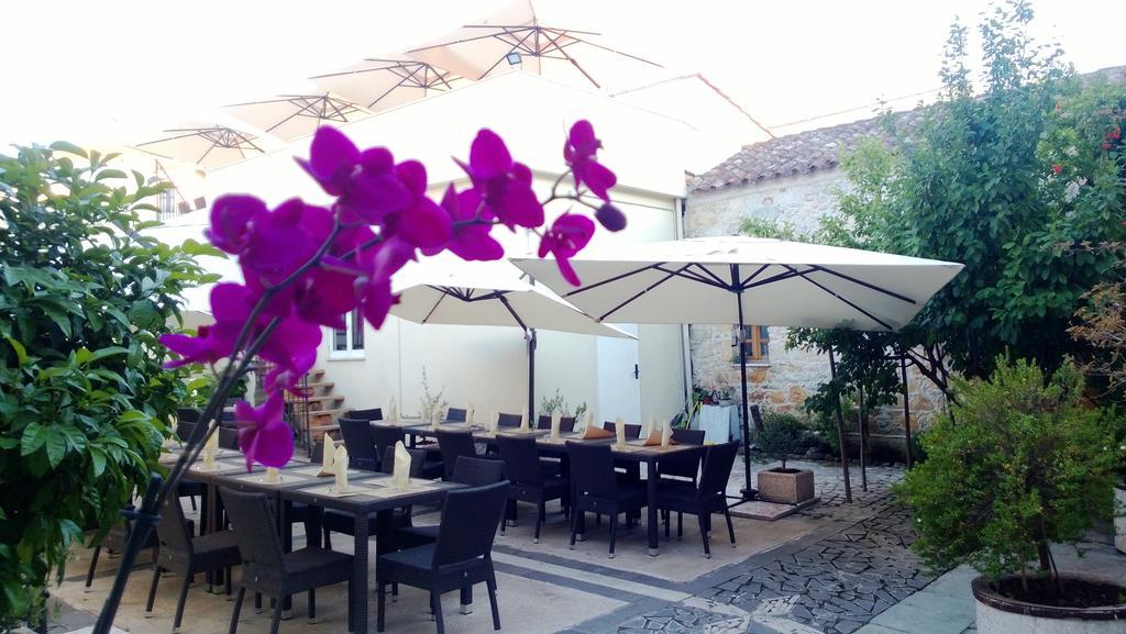 Abas Ristorante Pizzeria Affittacamere Ales Exterior photo