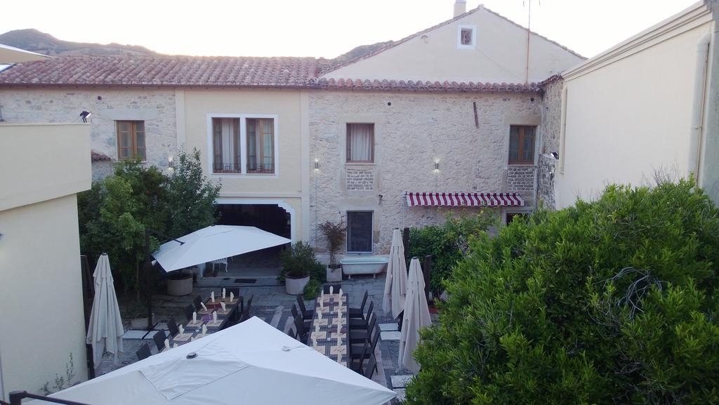 Abas Ristorante Pizzeria Affittacamere Ales Exterior photo
